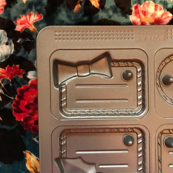 Gift Tag Cookie Sheet - Picture 3 of 11